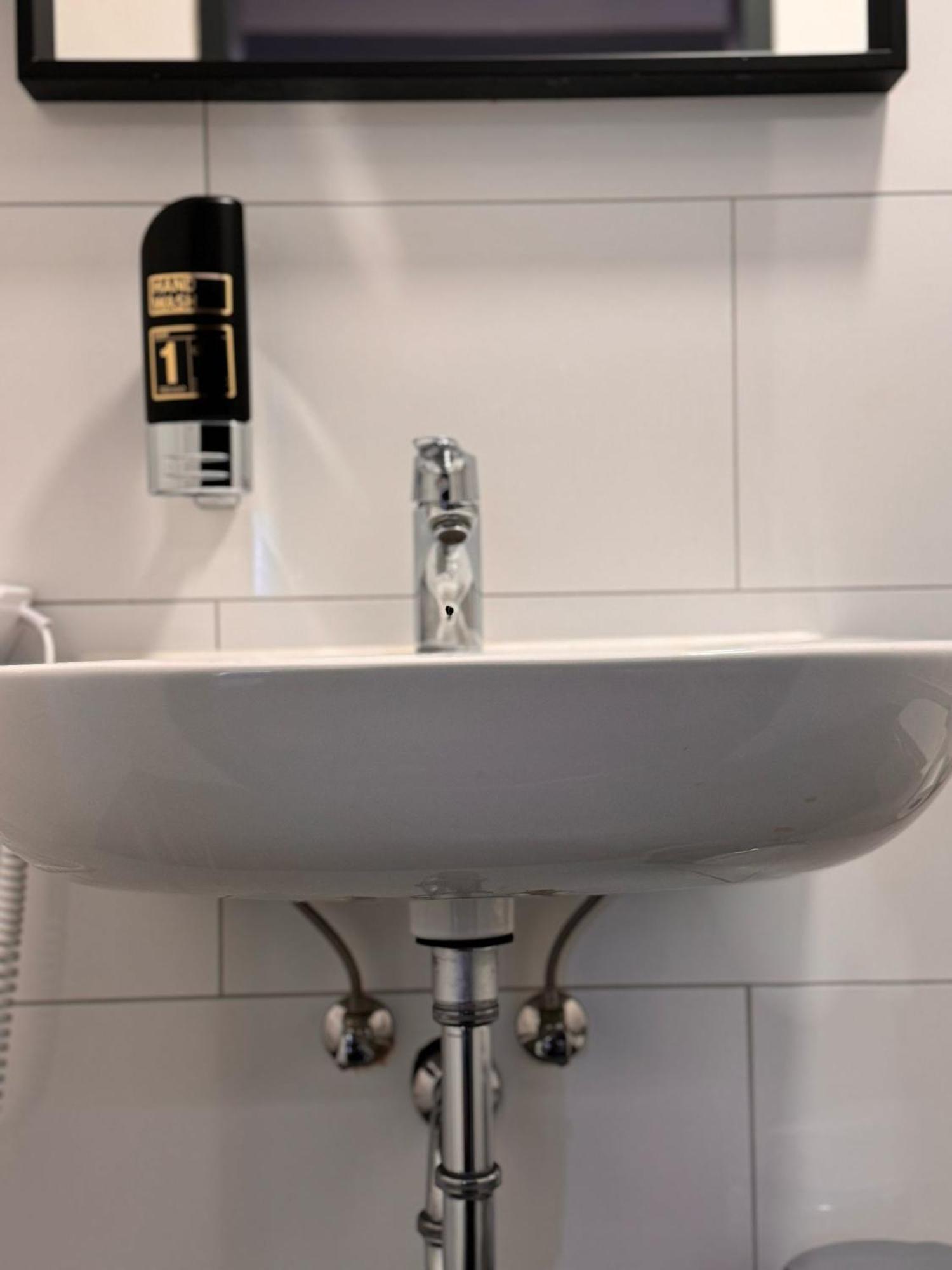 Check-In Hamburg Hotell Eksteriør bilde